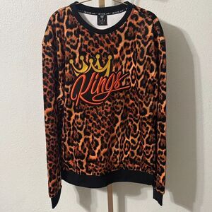 Switch Remarkable- Leopard print kingsGraphic crew- Large- NWT